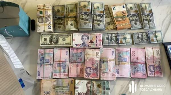 scandalul de coruptie din ucraina ia proportii sefa fiscului are 4 case e acuzata de frauda de milioane de dolari