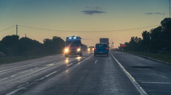 greseala facuta de soferi atunci cand au in spate o autospeciala aflata in misiune titi aur nu trebuie sa tragi neaparat pe dreapta in romania nu exista aceasta regula