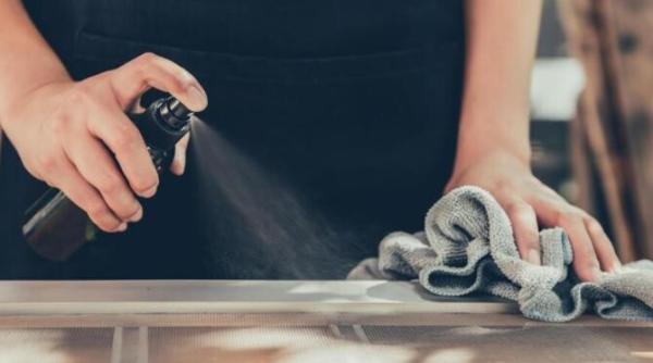 mobila va straluci daca o vei sterge cu saramura de varza murata un truc inedit dar eficient