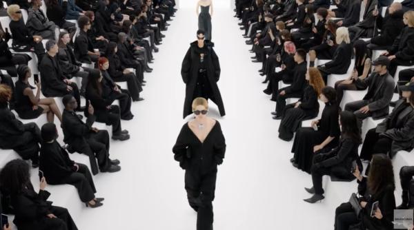 balenciaga promite sa isi schimbe abordarea provocatoare in urma campaniei revoltatoare la care au participat o serie de copii