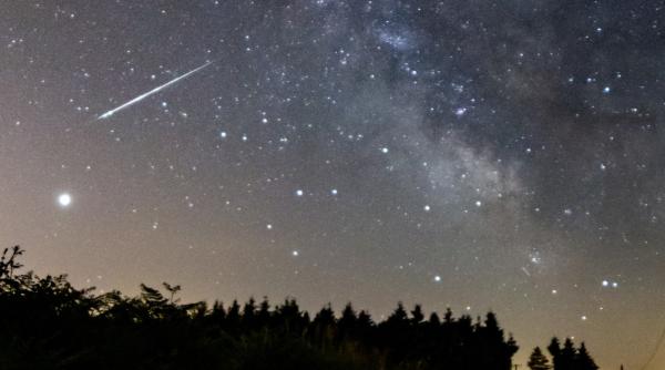 asteroidul care a luminat cerul europei a fost prezis astronom roman va intra in atmosfera terestra undeva in nordul frantei foto