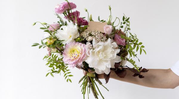 cand pica floriile in acest an