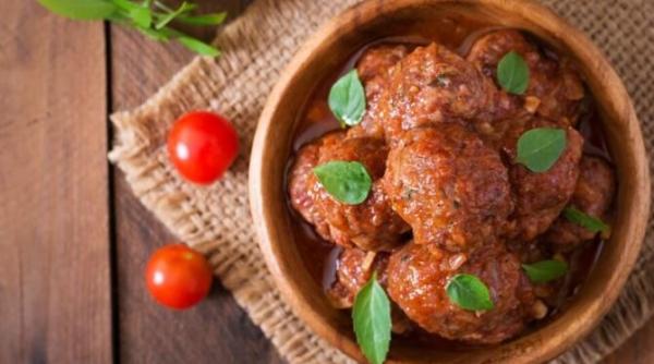 chiftele perfecte si pufoase afla trucul celor 4 linguri reteta transmisa din generatie in generatie