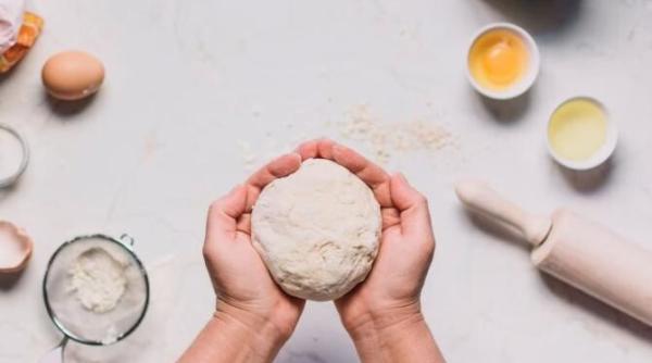 aluatul nu se va lipi de sucitor si de maini