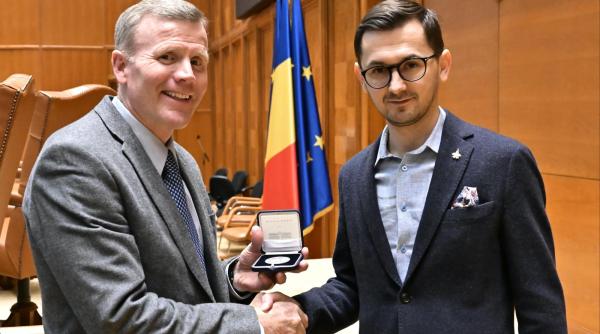 militarii americani in vizita la palatul parlamentului pavel popescu pnl ramaneti pe termen lung in romania