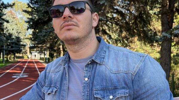 dragos dado cu bobonete as sta blocat in lift o zi intreaga video