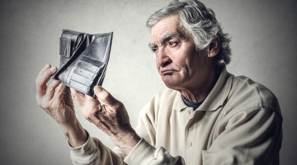 mister nerezolvat platim pensiile din imprumuturi cozmin gusa e o cifra secreta care nu se comunica de aici o sa ni se traga un cutremur macroeconomic