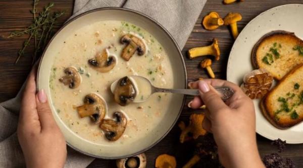 bogata in fibre si proteine supa de ciuperci este recomandata de nutritionisti o portie are 190 de calorii