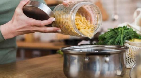 nu arunca apa in care ai fiert pastele este indispensabila in bucatarie sase moduri in care o poti folosi