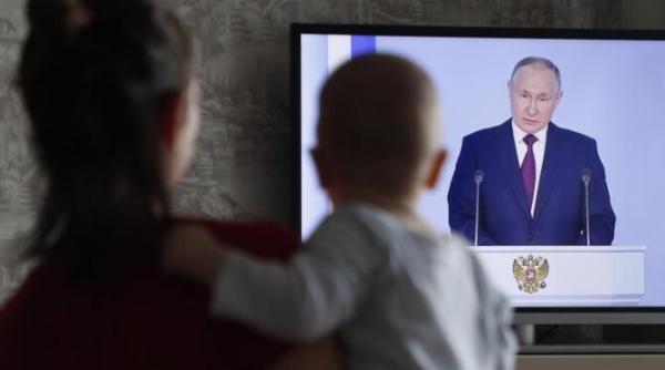 hersonul bombardat chiar in timpul discursului lui putin in care multumea oamenilor din oras ca rezista ocupatiei ucrainene