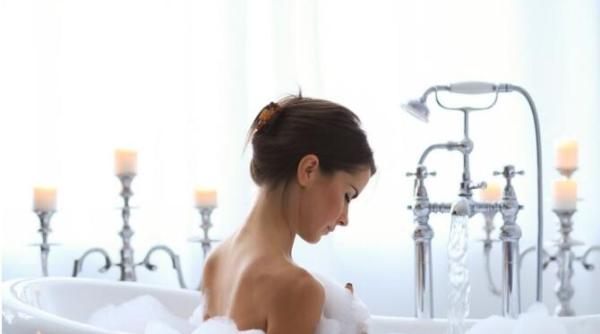 baile cu lapte ale cleopatrei eficiente pentru mentinerea frumusetii sanatatii si tineretii pielii