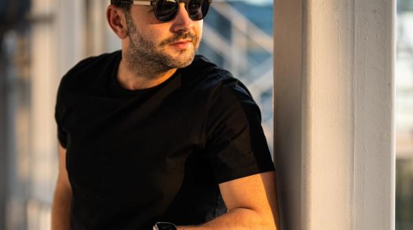 am cazut cu scara in direct la televizor eu sunt ala mihai morar moment de sinceritate am facut misto de oameni foarte multi ani