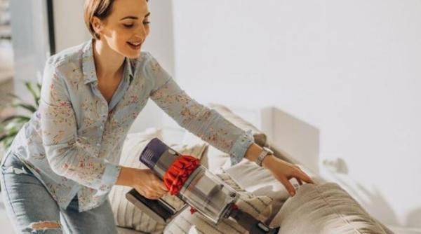 cel mai bun mod de a indeparta petele de vin de pe covoare sau canapele ai grija la cateva greseli