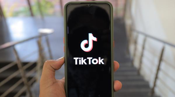 comisia europeana interzice tiktok pe telefoanele de serviciu ale angajatilor reactia retelei de socializare