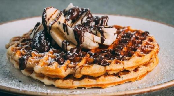 vafe belgiene perfecte pentru micul dejun din weekend sunt crocante si foarte gustoase