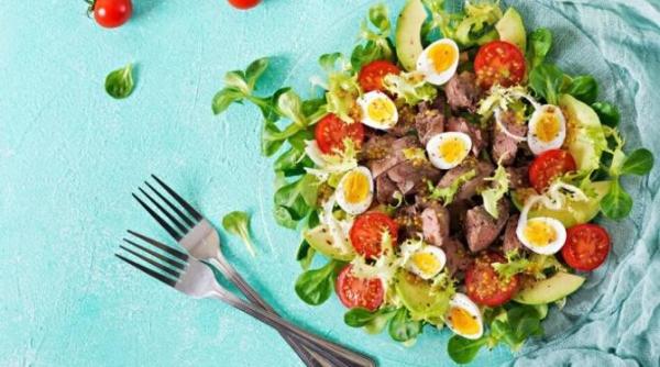 salata de carne cu legume gustoasa si hranitoare reteta este simpla