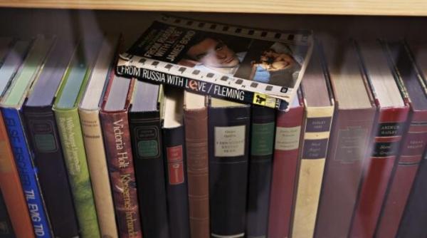 cartile din seria james bond reeditate pentru a se evita ofensarea publicului modern