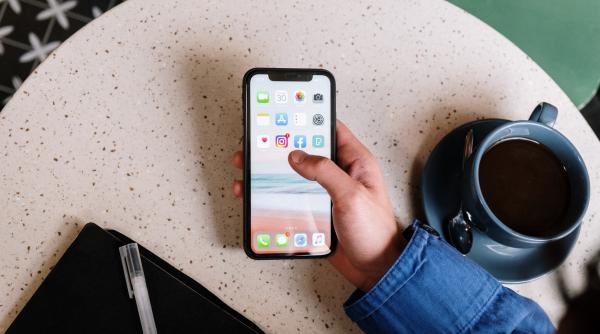 parlamentul european interzice aplicatia tiktok pe telefoanele angajatilor