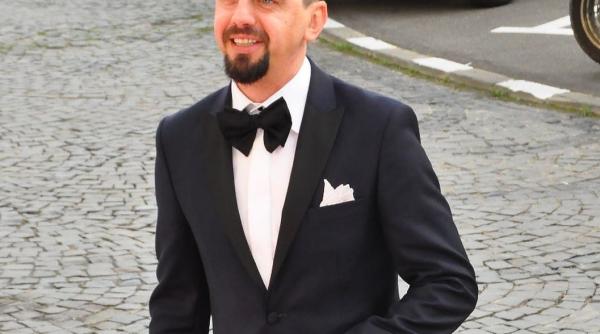 cosmin natanticu candidat la presedinitia romaniei eu ies doar noaptea dar nu ca hotii