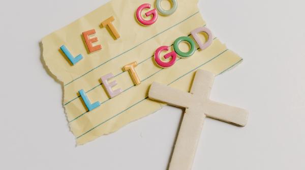 postul pastelui preotul vasile ioana ar trebui tinut post de tehnologie sa lasam telefonul si sa ne unim cu dumnezeu ne vom purifica de tot ce e rau in noi