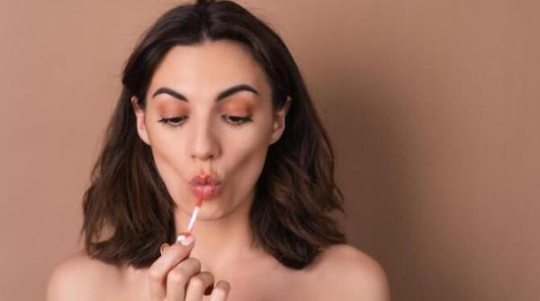 e timpul sa ti hidratezi buzele incearca un balsam facut in casa din doar 3 ingrediente