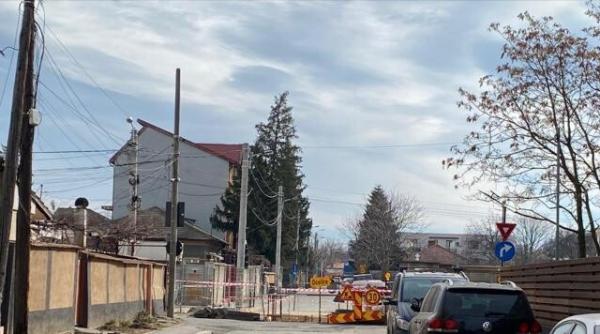 sute de familii blocate in sectorul 6 ne rupem masinile ne vom sufoca de praf faceti misto de noi cu filmarea asta video