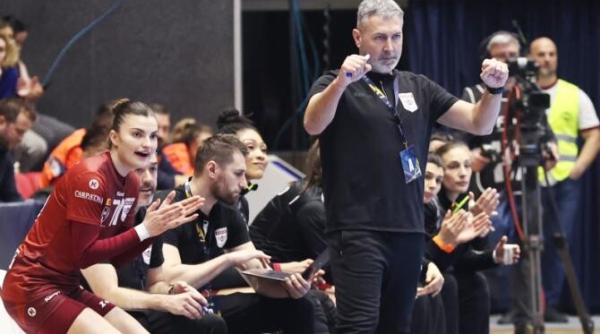 hc rapid s a despartit de antrenorul carlos viver cu care a castigat campionatul se incheia una dintre povestile sportului