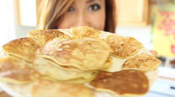 clatite fara faina un mic dejun delicios realizat din doua ingrediente banale