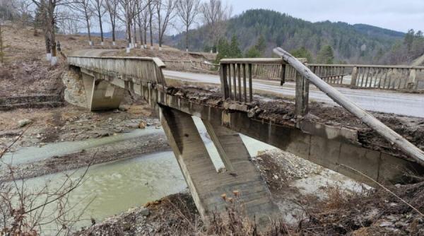 podul de la jitia la un pas de prabusire la nici 3 ani de cand cnair il reparase foto