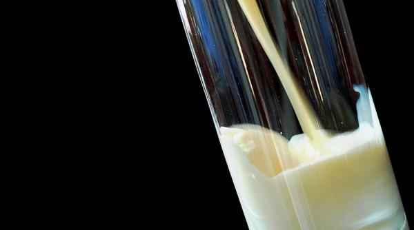 ce se intampla daca bei un pahar de lapte inainte de culcare in fiecare seara este contraindicat unor persoane