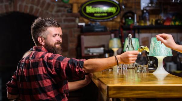 lucian heius seful anaf despre bacsis proprietarii de localuri nu ar trebui sa mai foloseasca acel mecanism cu borcanul pe bar