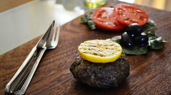 bifteki delicioasele chiftelute grecesti de care nu te mai saturi reteta simpla