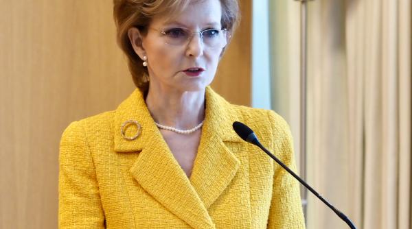 ms margareta custodele coroanei a pledat in suedia pentru aderarea republicii moldova la ue acum 21 de ani tot acolo pleda si regele mihai pentru aderarea romaniei