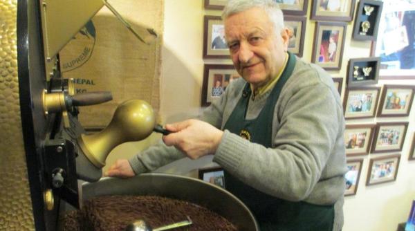 de ce cafeaua buna nu e cea care te face insomniac florescu mai e cate un roman domnule am fost in italia am baut o cafea nu am dormit trei zile si trei nopti asta ai nevoie sa nu dormi