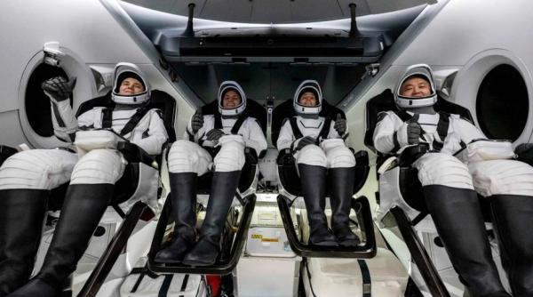 echipajul crew 5 s a intors pe pamant dupa 5 luni in spatiu