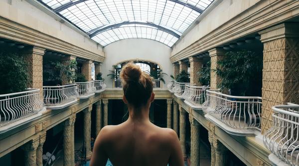 femeile vor putea inota topless in piscinele din berlin cultura corpului liber