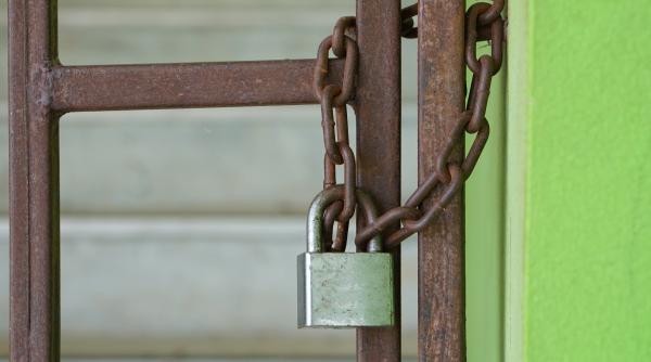 mediul de afaceri zguduit de inflatie tot mai multe firme romanesti pun lacatul pe usa