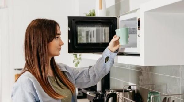 cum se incalzesc corect alimentele in cuptorul cu microunde astfel incat sa fie suculente