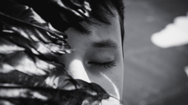 elev din bacau bagat intr o cusca metalica la scoala radu leca este strigator la cer video cu impact emotional