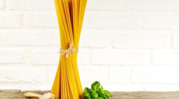 spaghete cu usturoi ulei si chilli cu un ingredient secret mancarea va fi divina