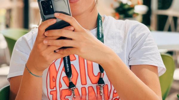 din ce in ce mai multe critici pentru rusii si bielorusii din wta iga swiatek nemultumita ca anastasia potapova s a afisat cu un tricou al lui spartak moscova