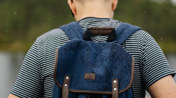 un roman s a dus la o sectie de politie din austria si a spus ca are o bomba nucleara in rucsac