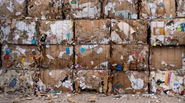 paris ingropat in gunoaie prefectul de politie vrea sa ii oblige pe grevistii de la salubritate sa inceteze protestul video