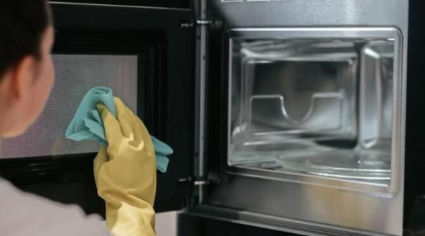 curata usor chiar si cel mai murdar cuptor tot ce ai nevoie sunt 3 ingrediente