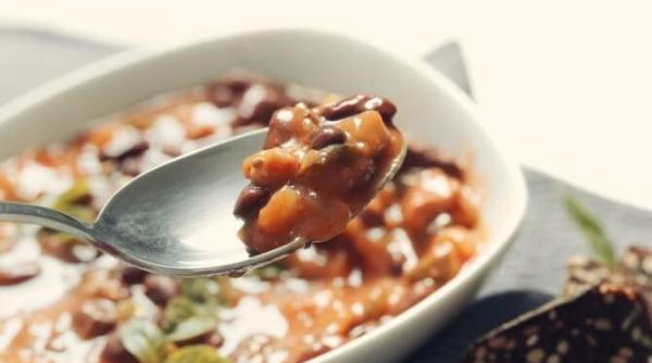 fasole cu orez si legume o reteta satioasa din bucataria africana