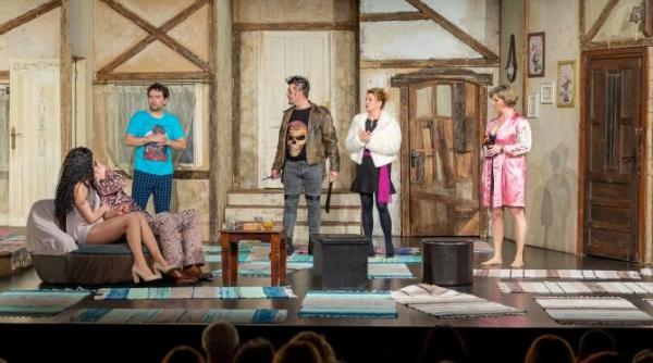 teatrul national radu stanca din sibiu anunta programul lunii aprilie la sala studiou si centrul habitus