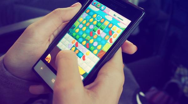 franta interzice jocul candy crush pentru functionarii publici