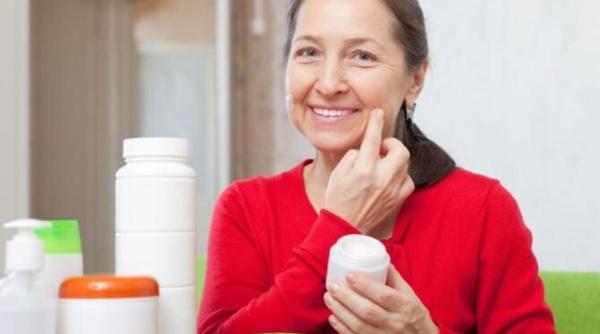 unele produsele cosmetice nu functioneaza dupa 40 de ani iata cu ce le poti inlocui
