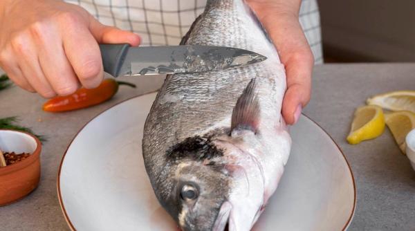 cum se curata pestele metoda rapida si ingedita fara mizerie in bucatarie video