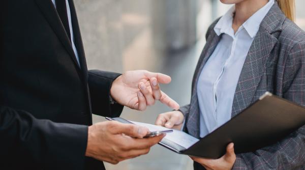 doi deputati britanici filmati cand isi negociau comisionul pentru consilierea unei societati straine ambii au fost ministri